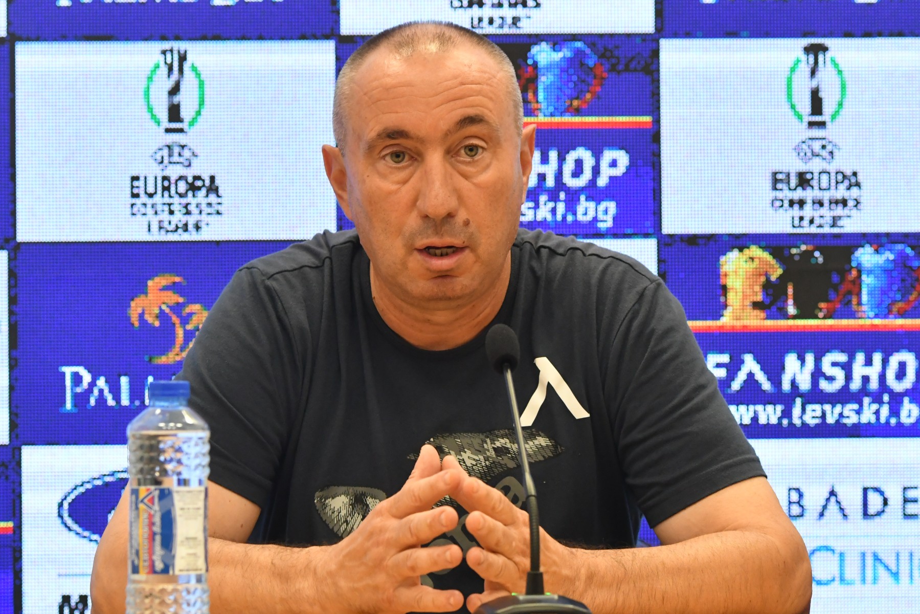 Стоилов: Трябва да играем за победа от първата минута