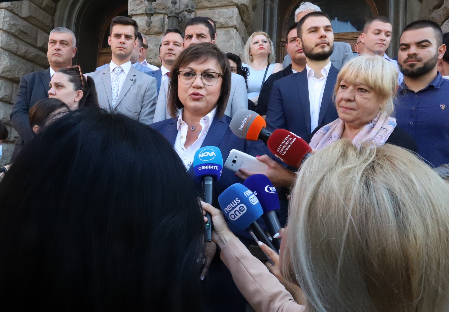Нинова: Имаме четири решения за излизане от кризата