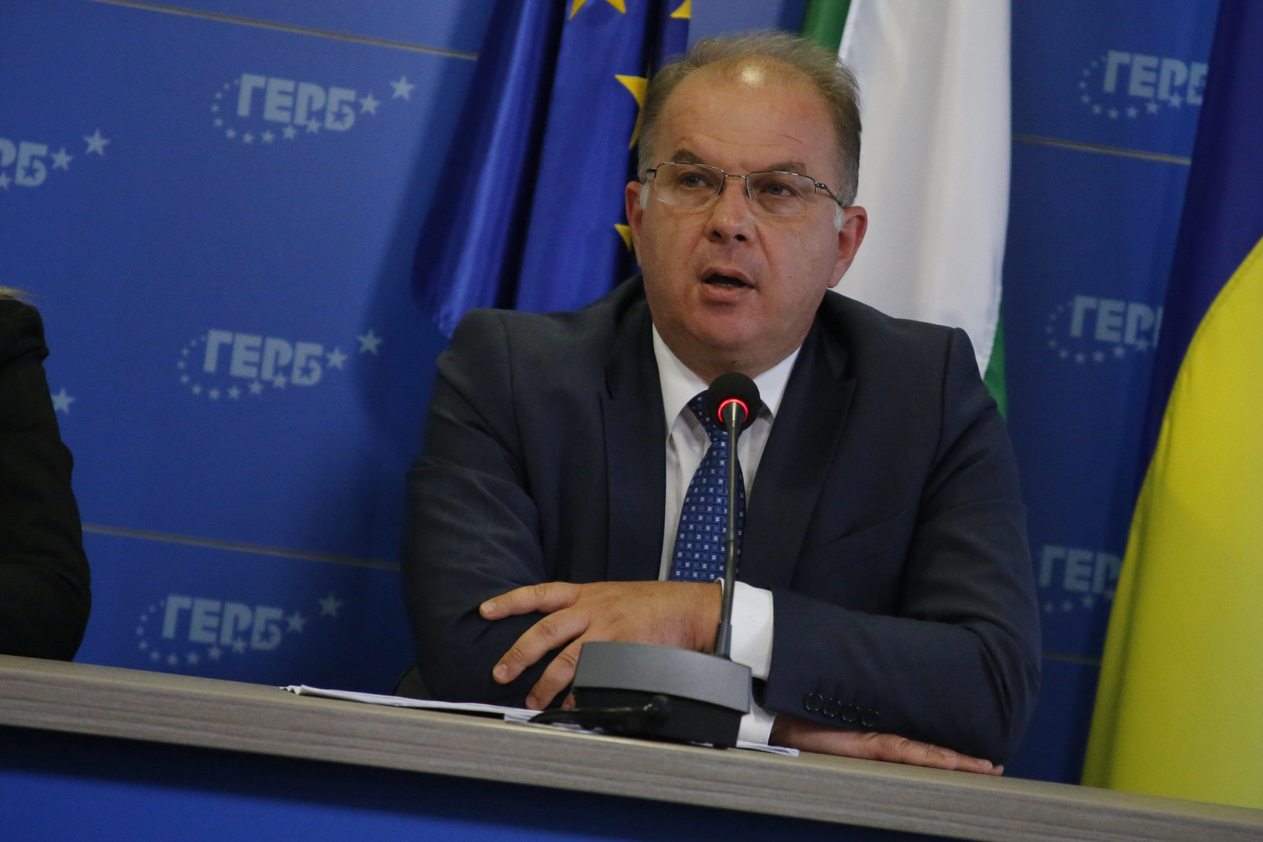 Чолаков: Няма да отстъпим от хартиената бюлетина