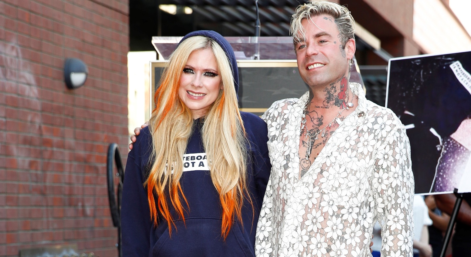 Аврил Лавин развали годежа си с Mod Sun