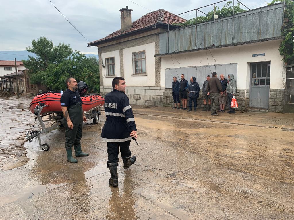 Радев: Трябва да се мисли за аварийно-спасителни отряди и на други места в страната