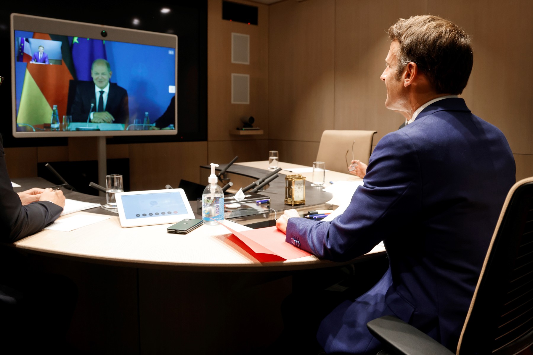 Форин полиси: Опасните амбиции на Шолц и Макрон за Европа