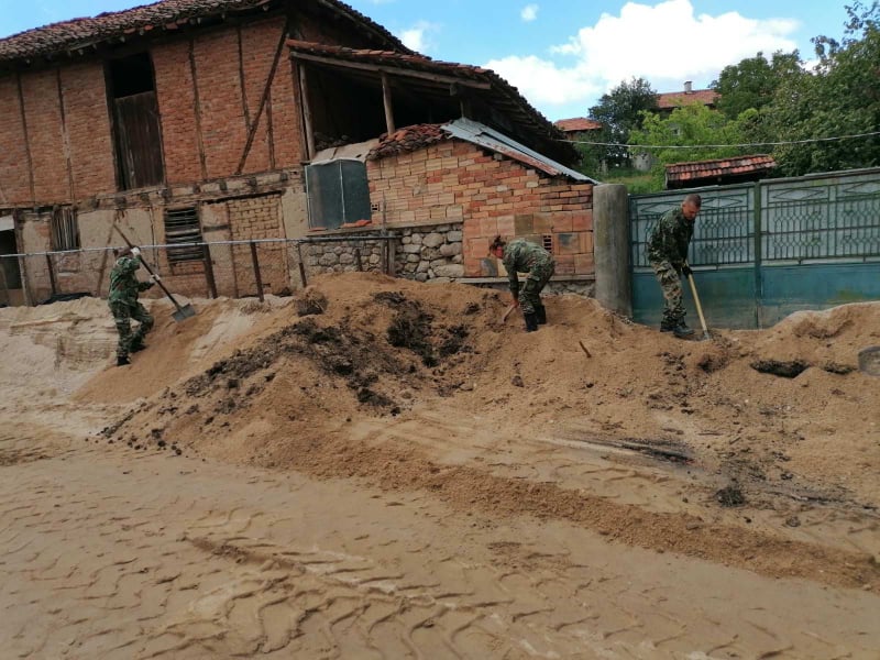 Комисия от инженери и конструктори започват огледи в пострадалите села в Карловско