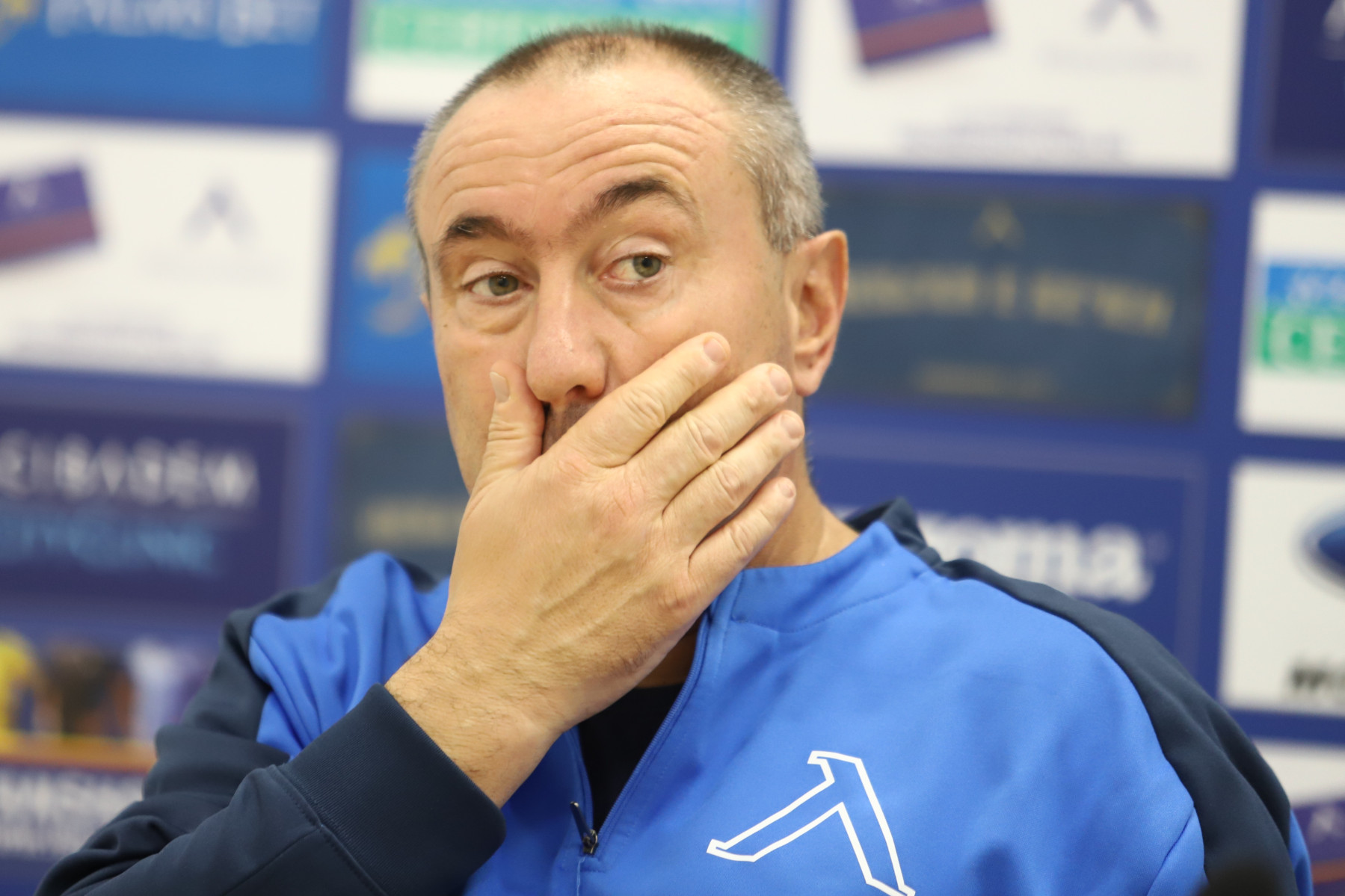 Стоилов: Част от играчите все още нямат мисленето на футболисти на Левски