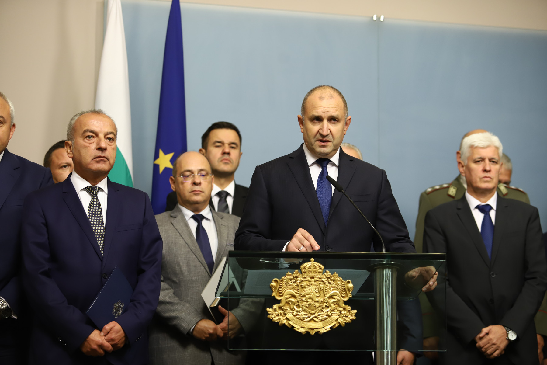Радев: Няма пряка заплаха, трябва да имаме устойчиво правителство и парламент
