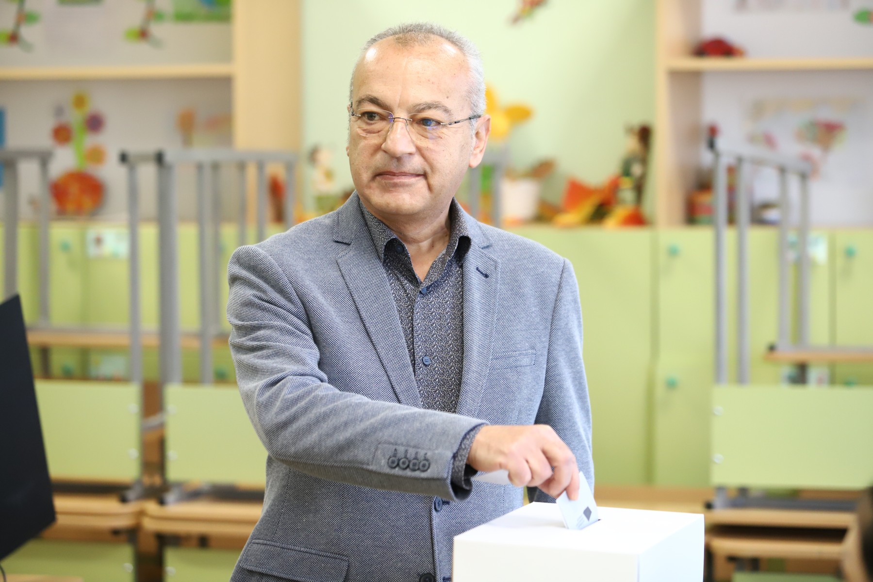 Донев: Гласувах за народни представители, които ще защитават интересите на хората