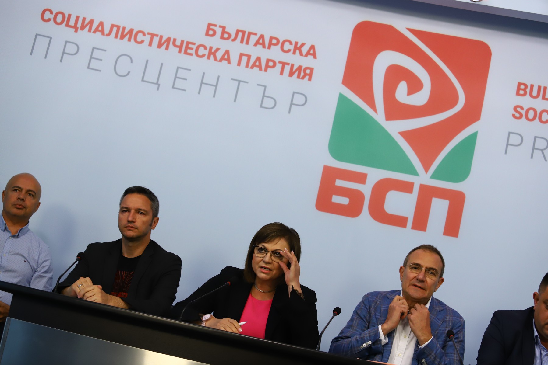 Нинова: Няма да подкрепим правителство на ГЕРБ, няма да подаваме оставка
