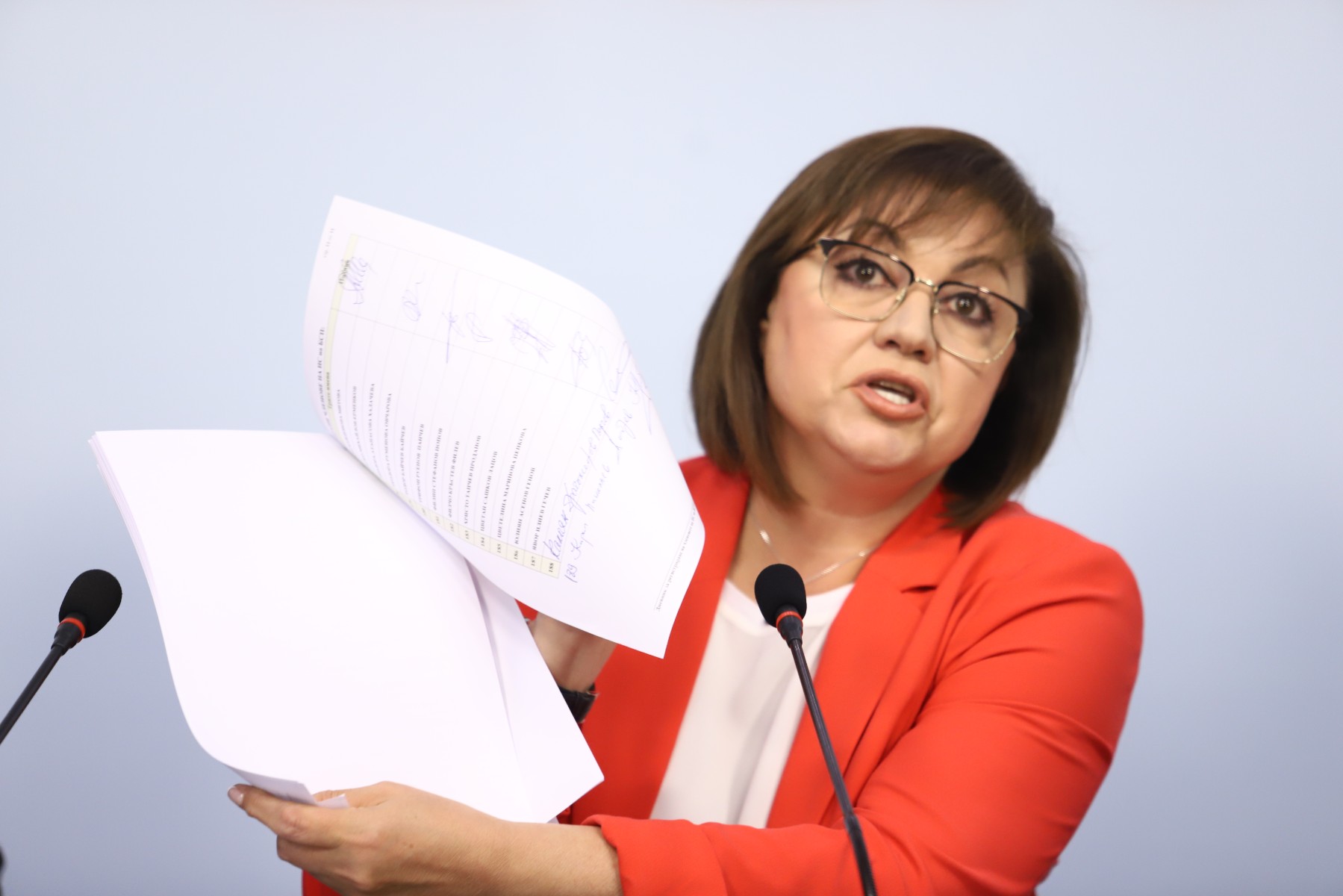 Гешев вика Нинова на разпит по жалба на Кирил Добрев