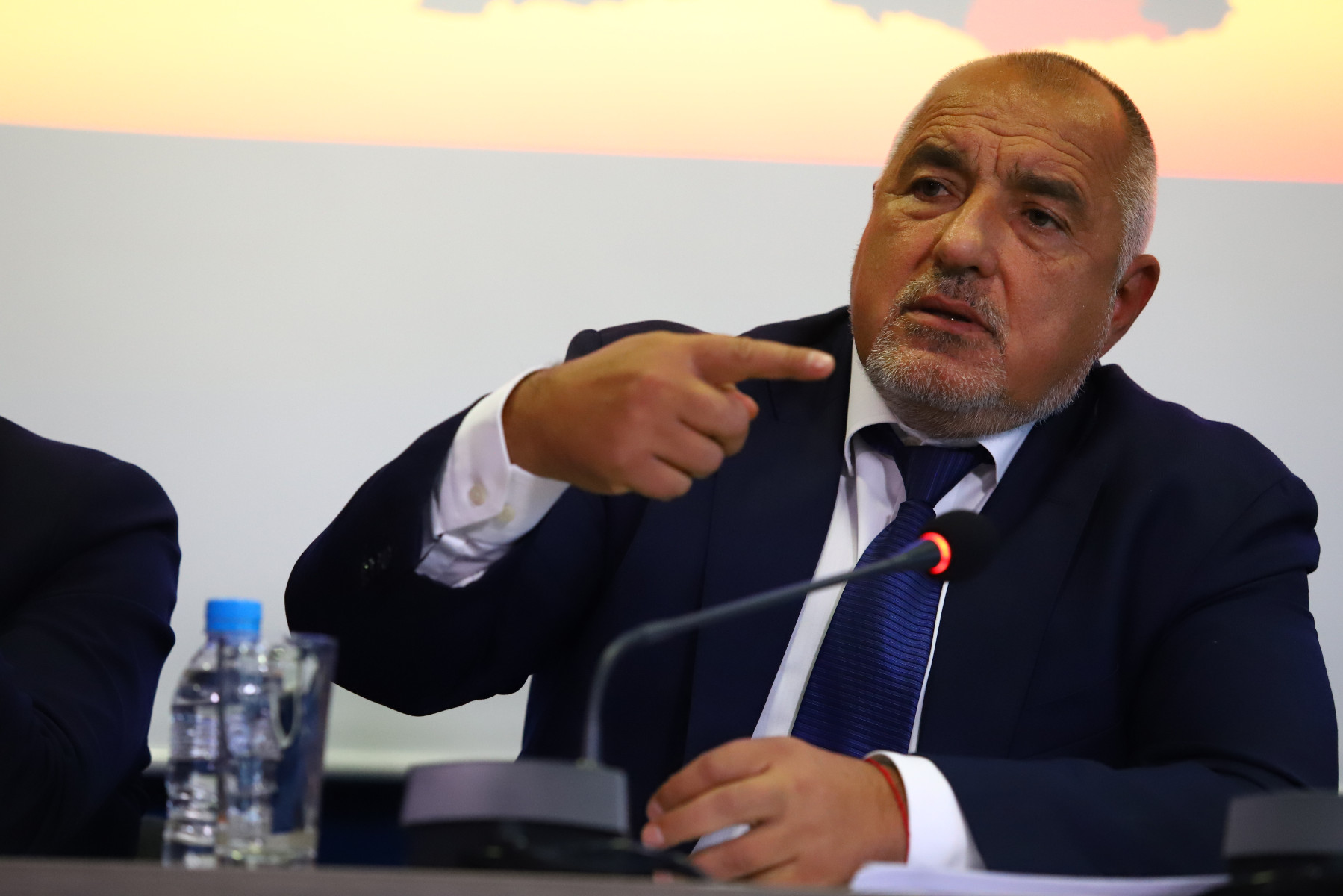 Борисов предлага контактна група с Радев и служебното правителство