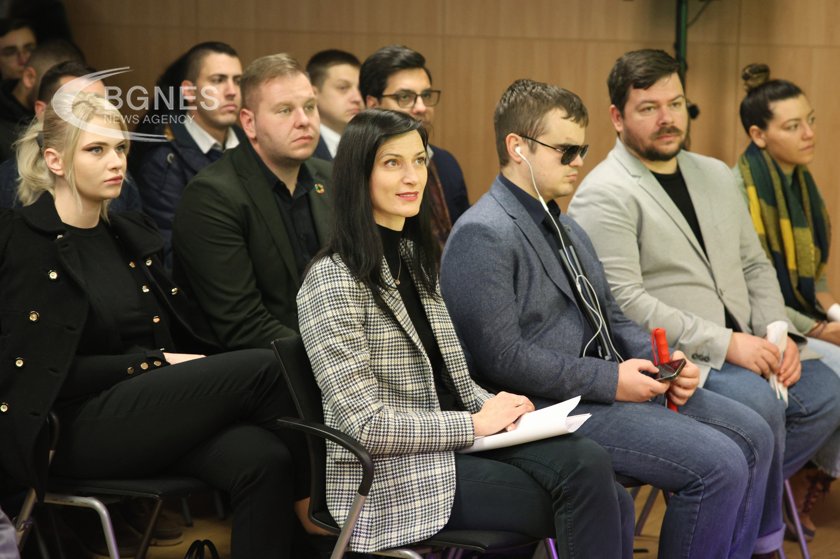 Габриел: България се нуждае от ясна външнополитическа стратегия и смело поколение