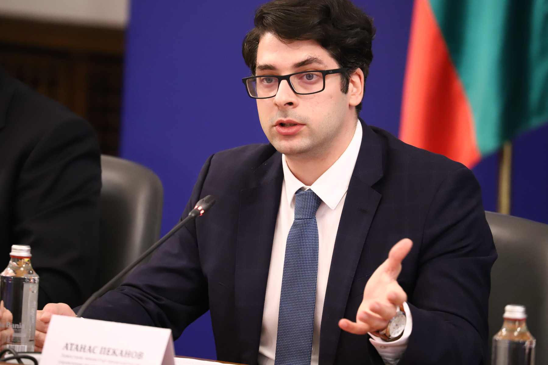 Пеканов: Няма смисъл да затваряме въглищните централи