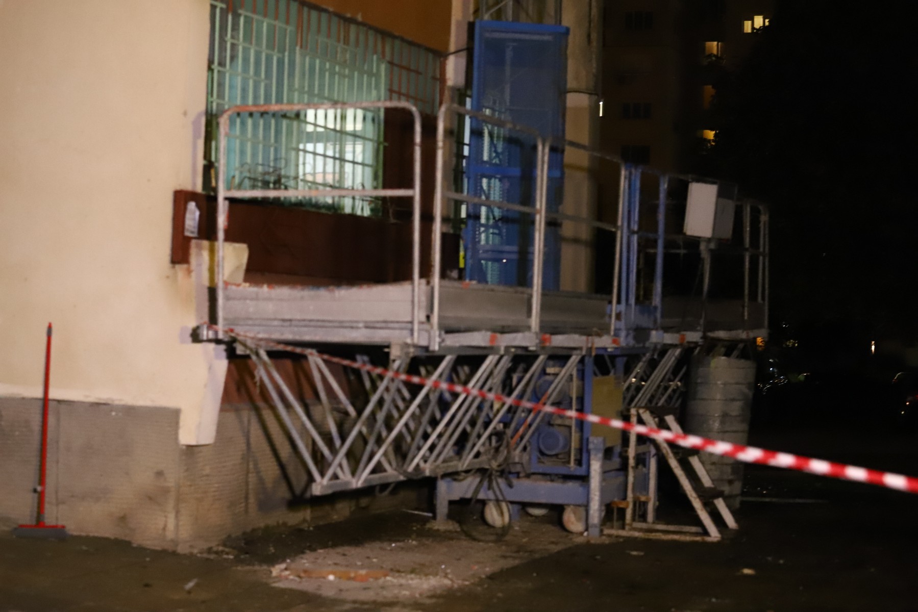 Две коли и апартамент горяха в Младост 4 в София