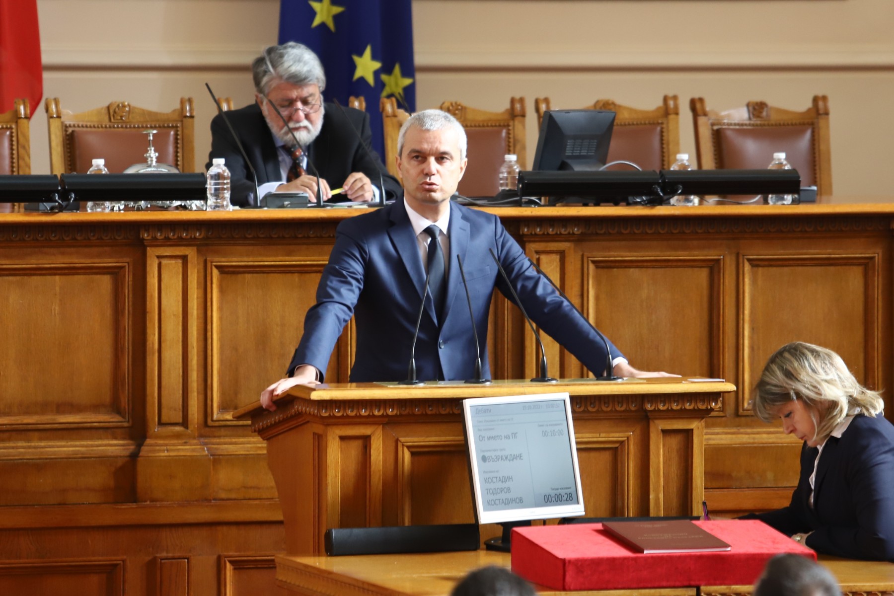 Костадинов: Това НС е мнозинство от безразборна евроатлантическа тълпа