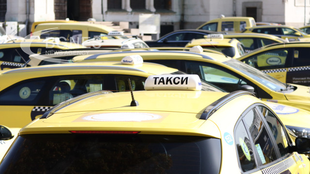 Протест на таксита в София заради закриването на стоянки