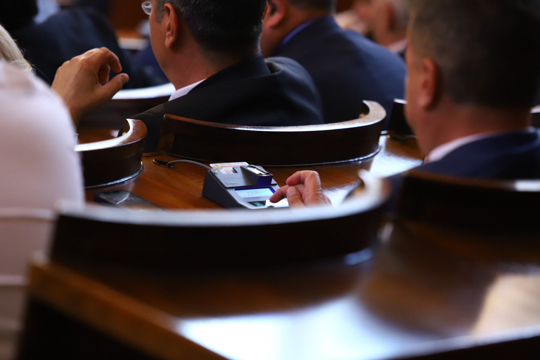 10 служебни министри на първия парламентарен контрол