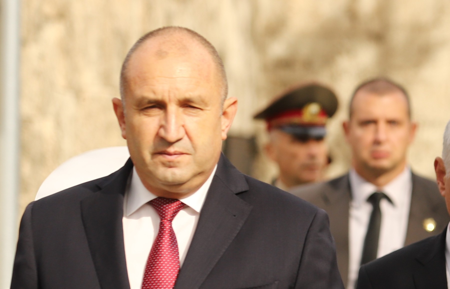Радев припомни на РСМ откъде минава пътят към ЕС, защити Демерджиев и кани Янев другата семица