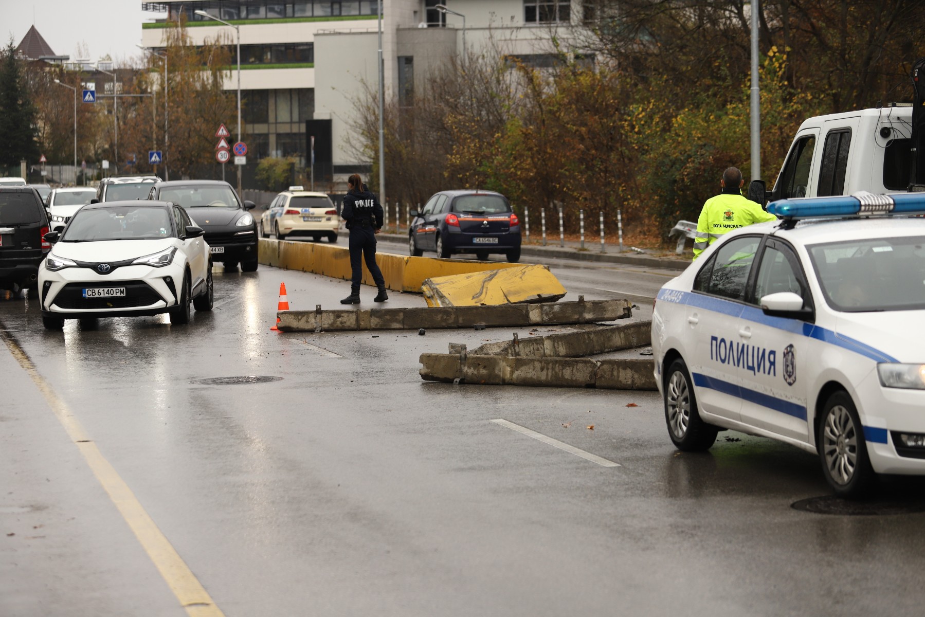 Дипломатически автомобил катастрофира на столичен булевард
