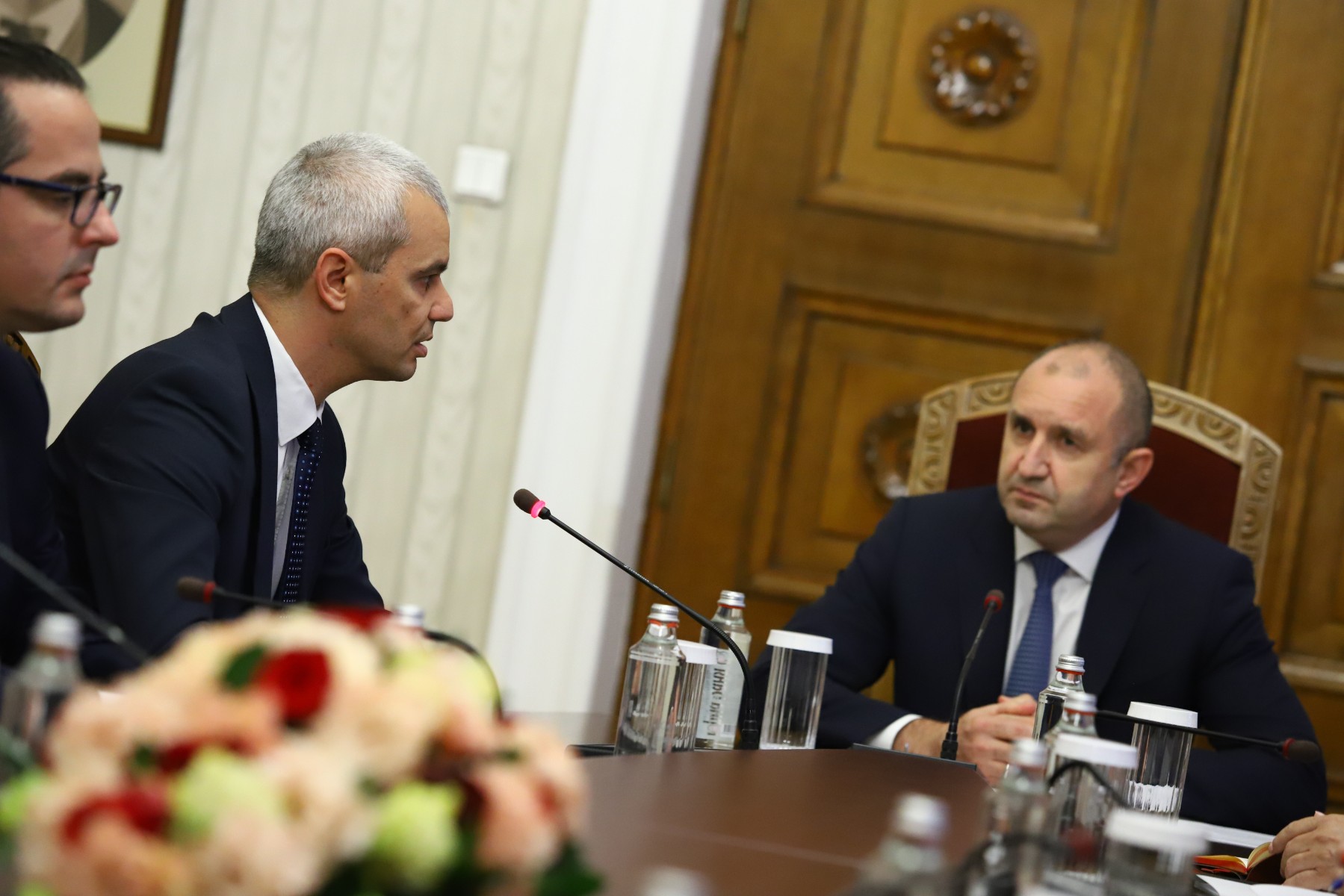Президентът и "Възраждане" в спор дали е възможен референдум за влизане в Еврозоната
