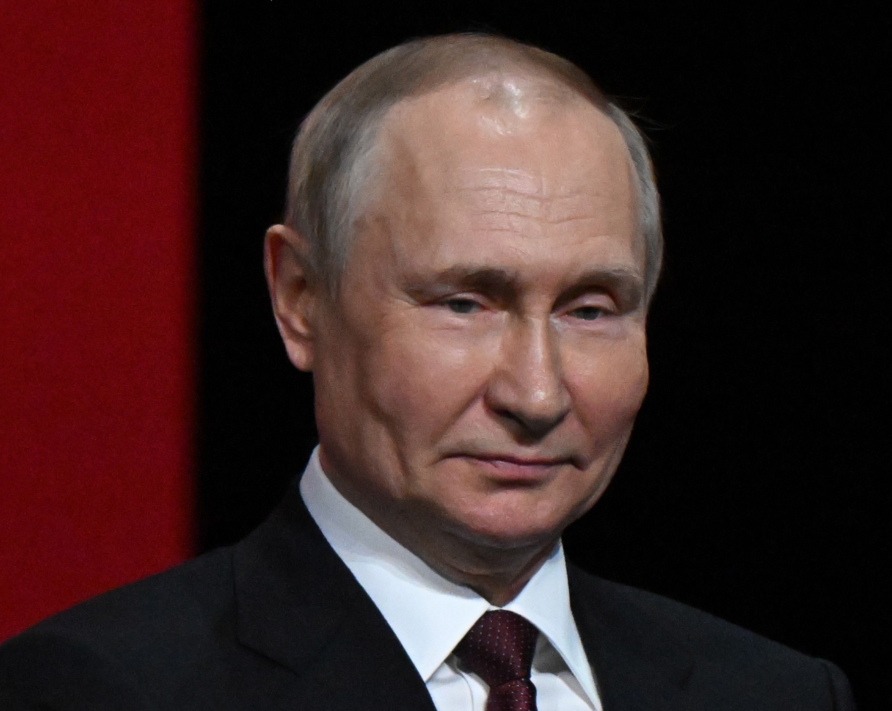 Путин и невъзможното му бягство от историята