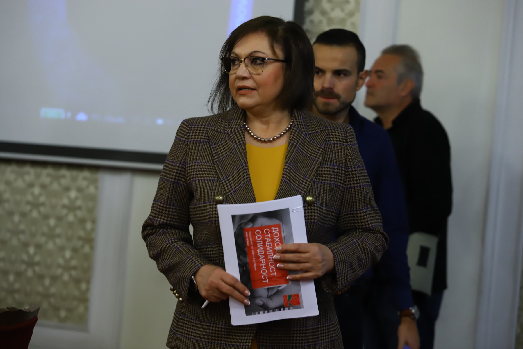 Нинова: Служебното правителство спира отстъпката от 25 ст. за литър гориво