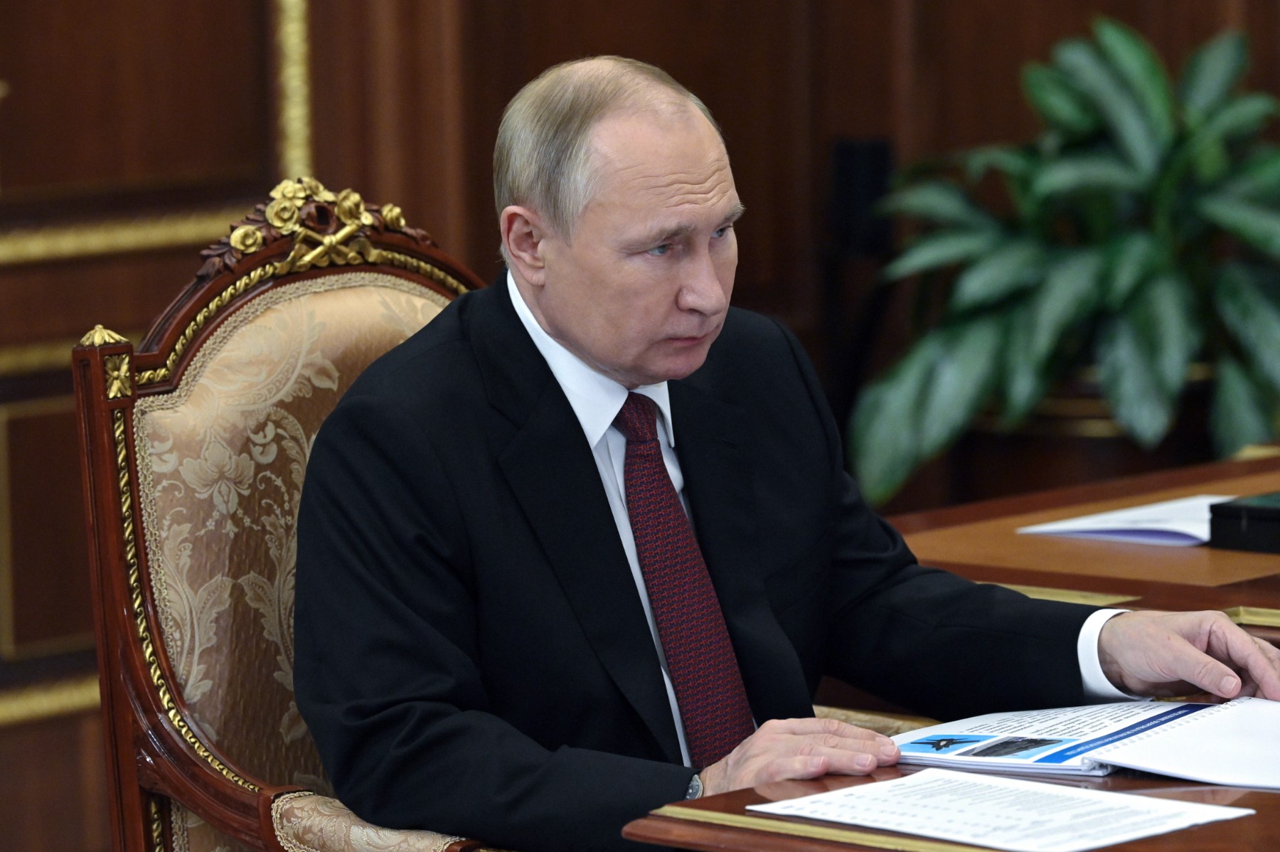 Путин не може да избяга от историята