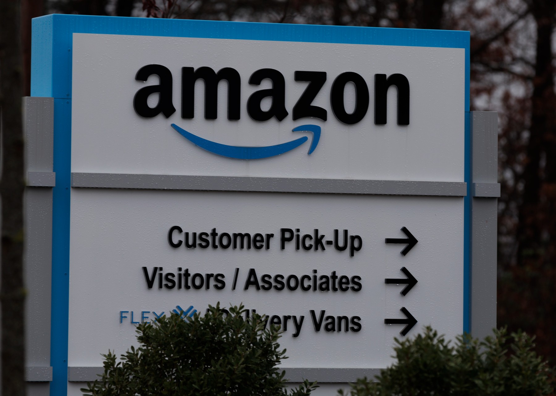 Съдят Amazon в САЩ за кражба на бакшиши