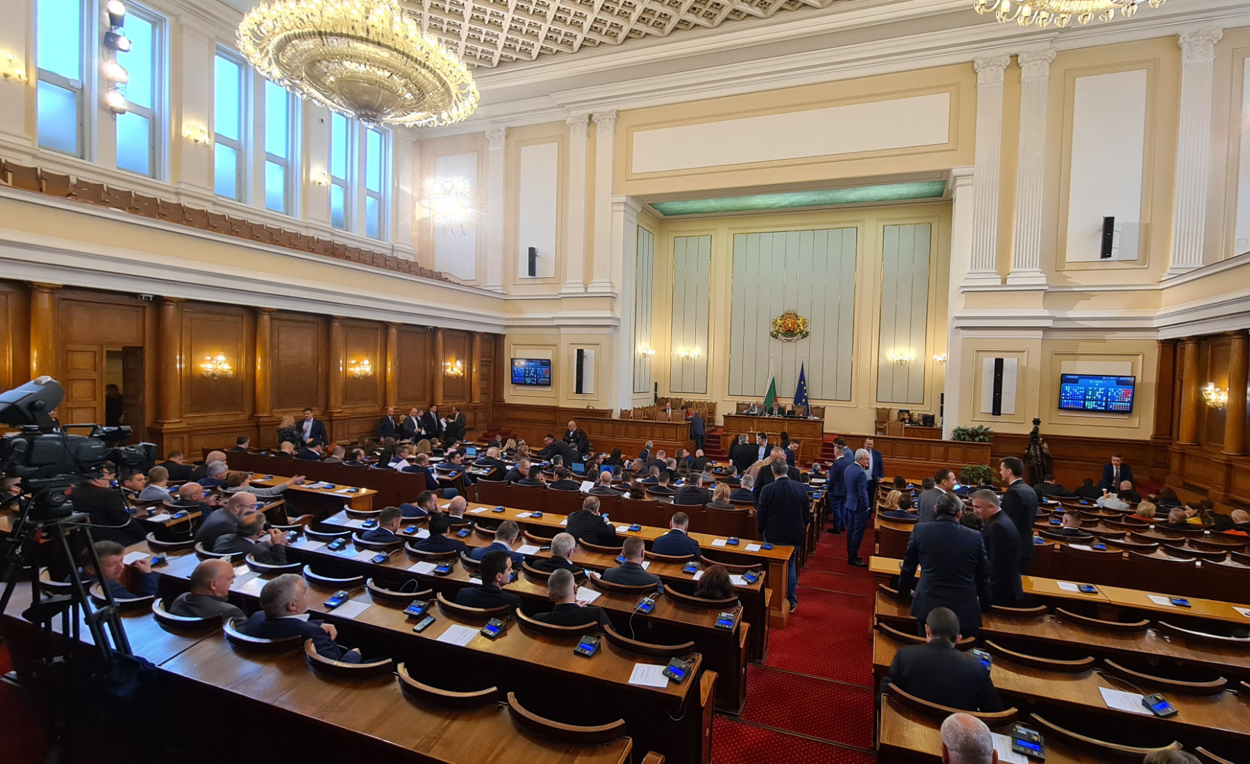 Депутатите приеха на първо четене удължения бюджет за догодина