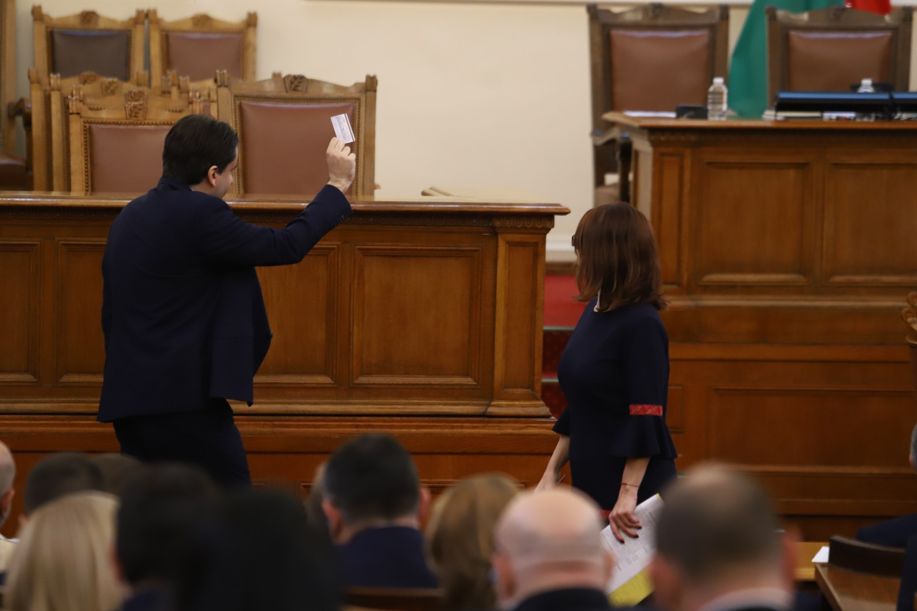 От следващите редовни избори ще се гласува само с хартиени бюлетини