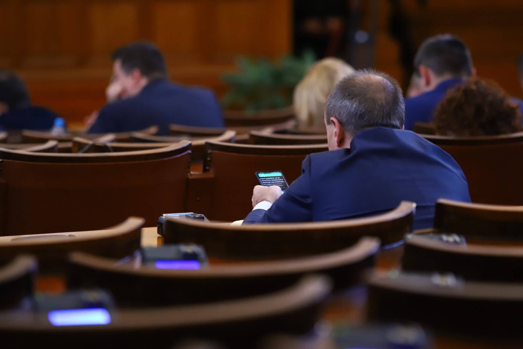 Депутатите гласуват редица законопроекти на първо четене, изслушват и Донев тази седмица