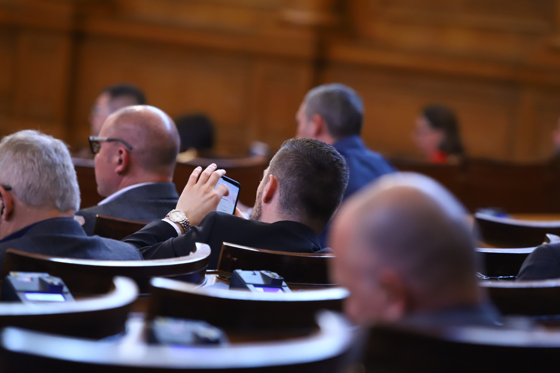 Defense committee in parliament approves sending military aid to Ukraine