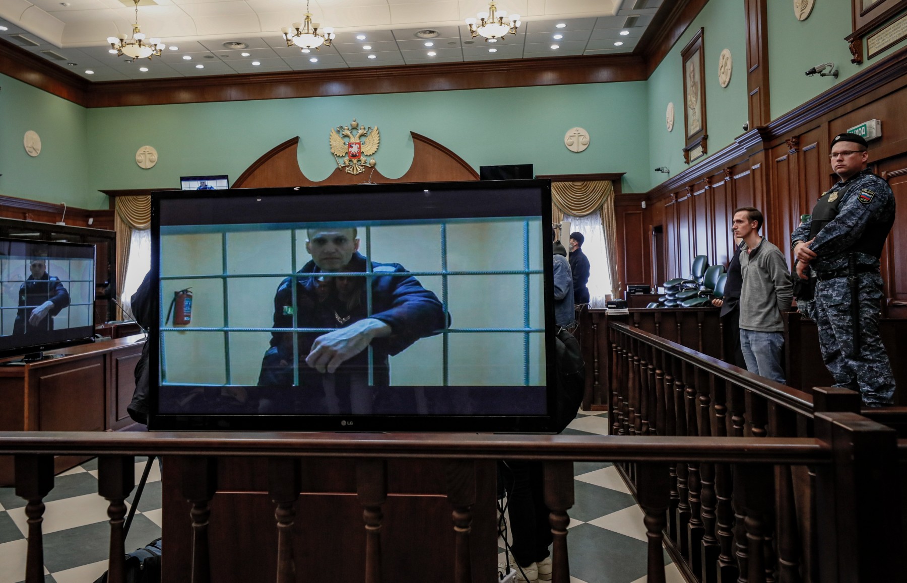 Състоянието на Навални е критично, има съмнения за системно отравяне