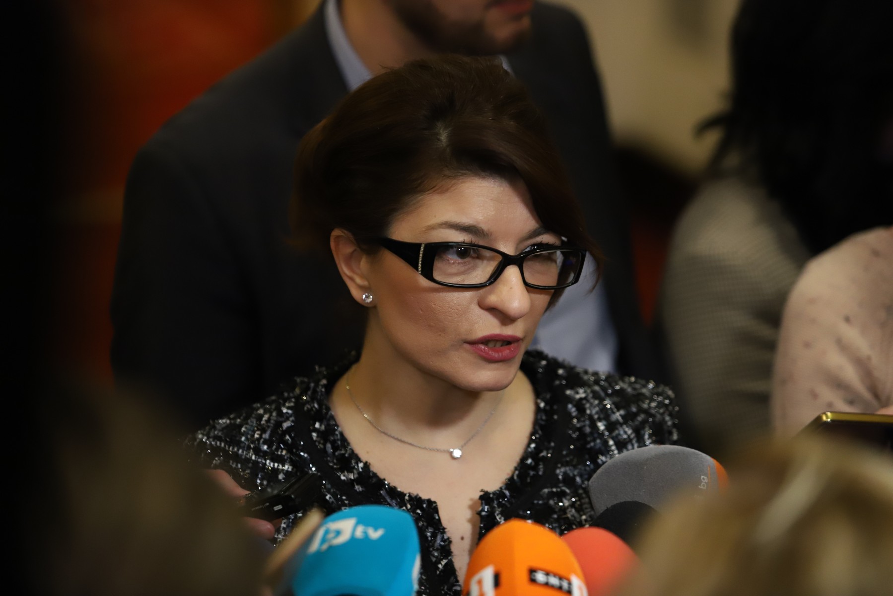 Атанасова: Посолството на САЩ да обясни член на ПП има ли право да определя списък на санкционирани по "Магнитски"