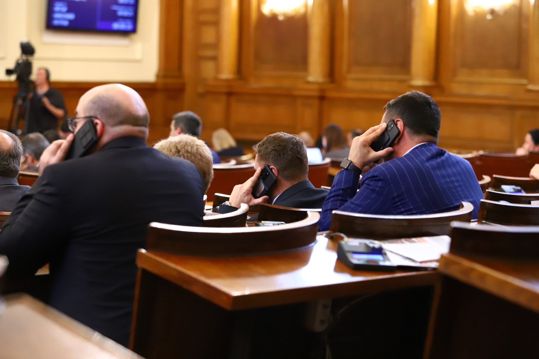 Учебниците за учениците стават безплатни до 12-и клас