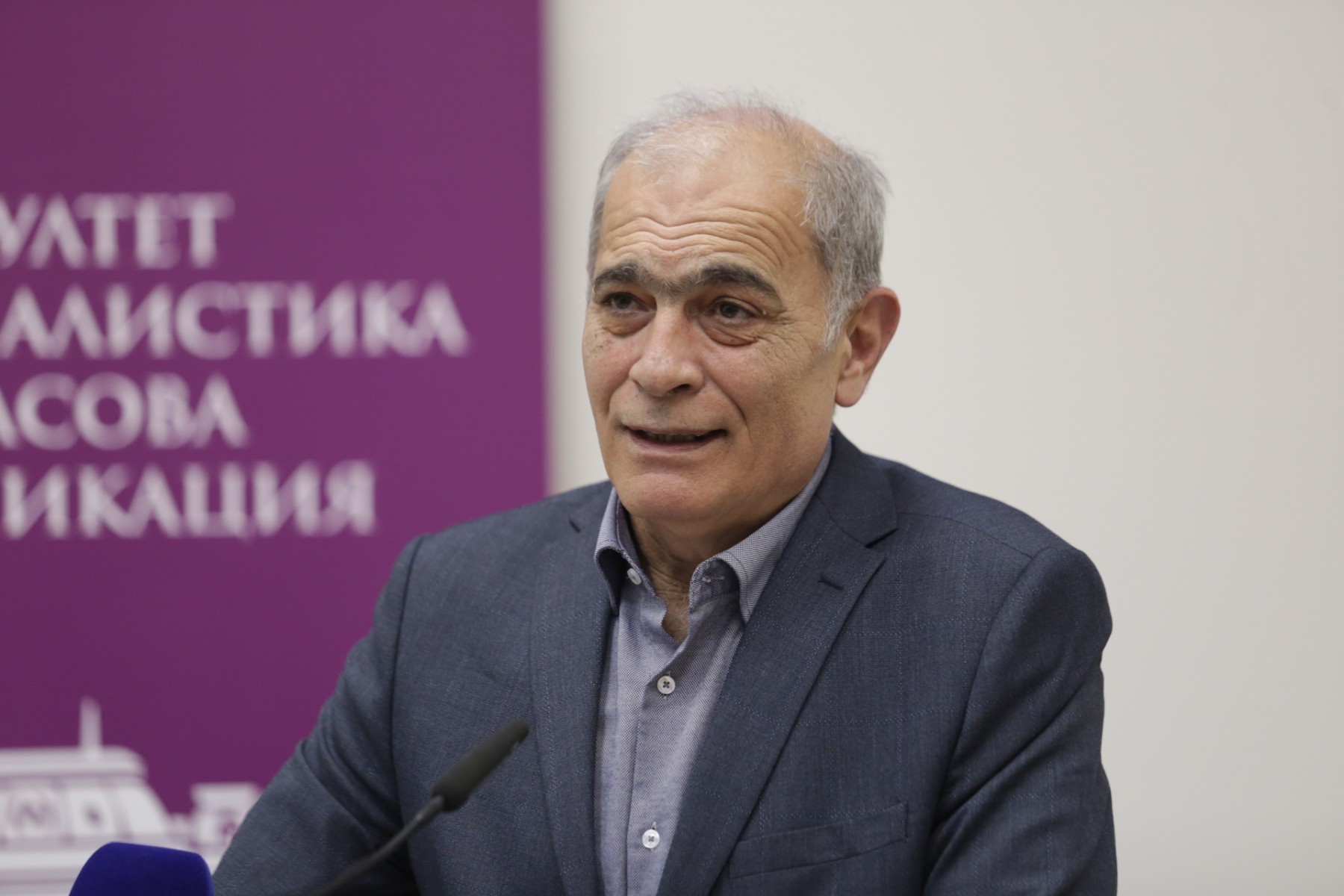 Доц. Симеон Василев: Сериозна бариера срещу фалшивите новини са умните читатели, слушатели и зрители