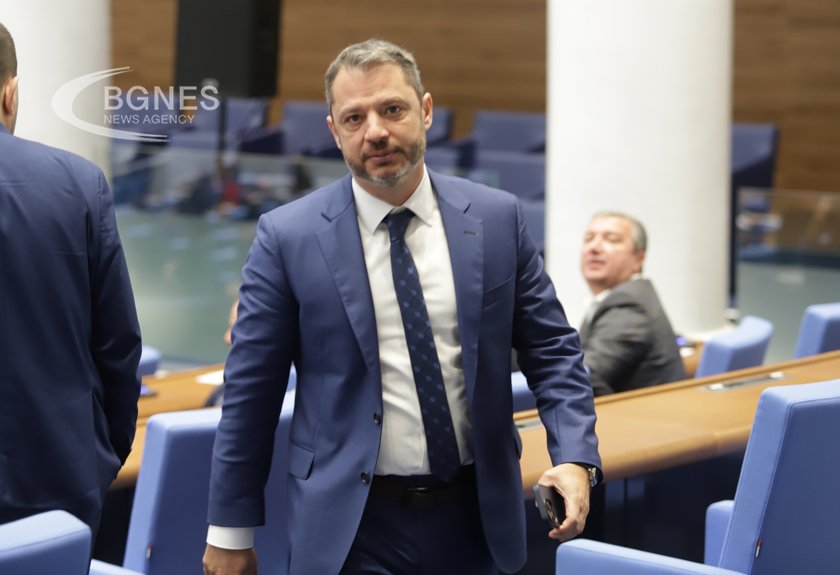 Добрев: Ронят крокодилски сълзи за Навални, а купуваха руски газ и петрол през посредници