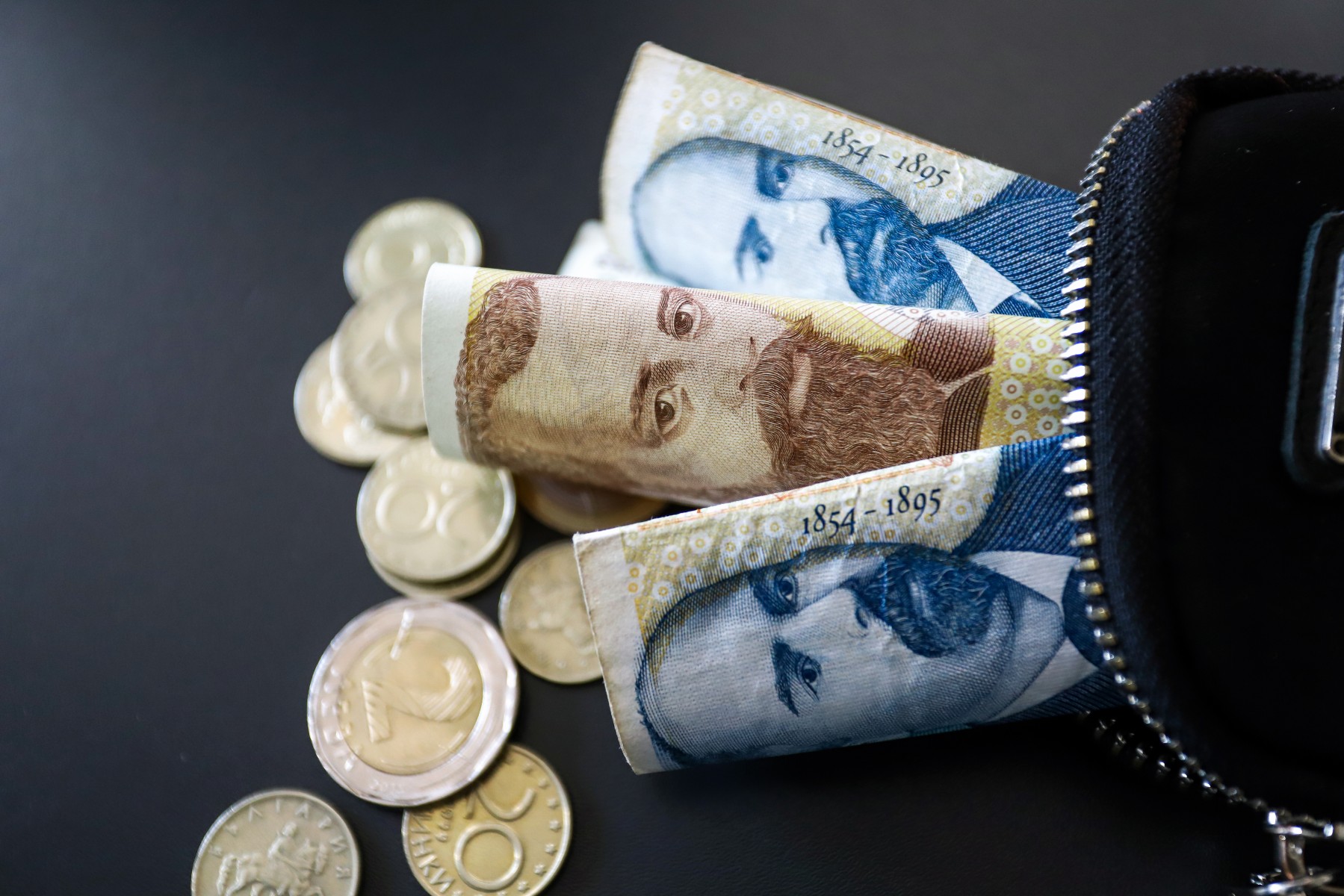 82% от работодателите смятат да дадат коледни бонуси на служителите си