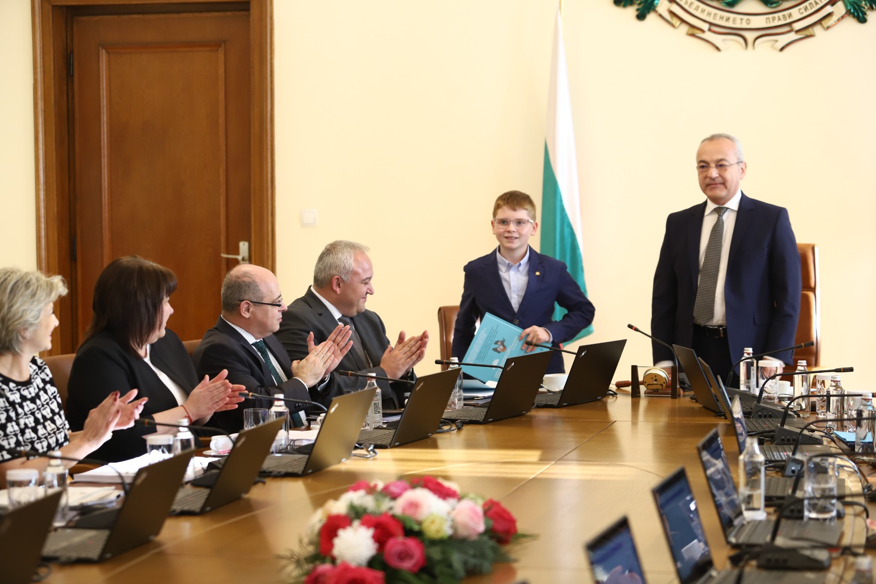 Гълъб Донев откри предпоследното заседание на МС с бъдещ журналист