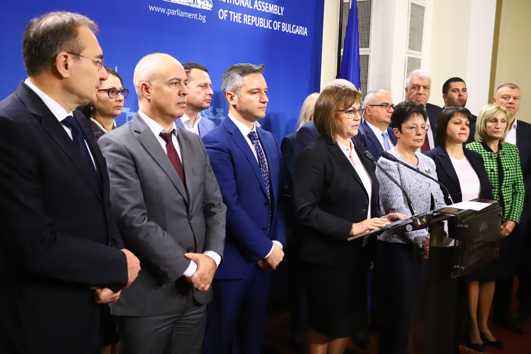 Нинова: Радев предаде левите хора, които на два пъти го издигнаха
