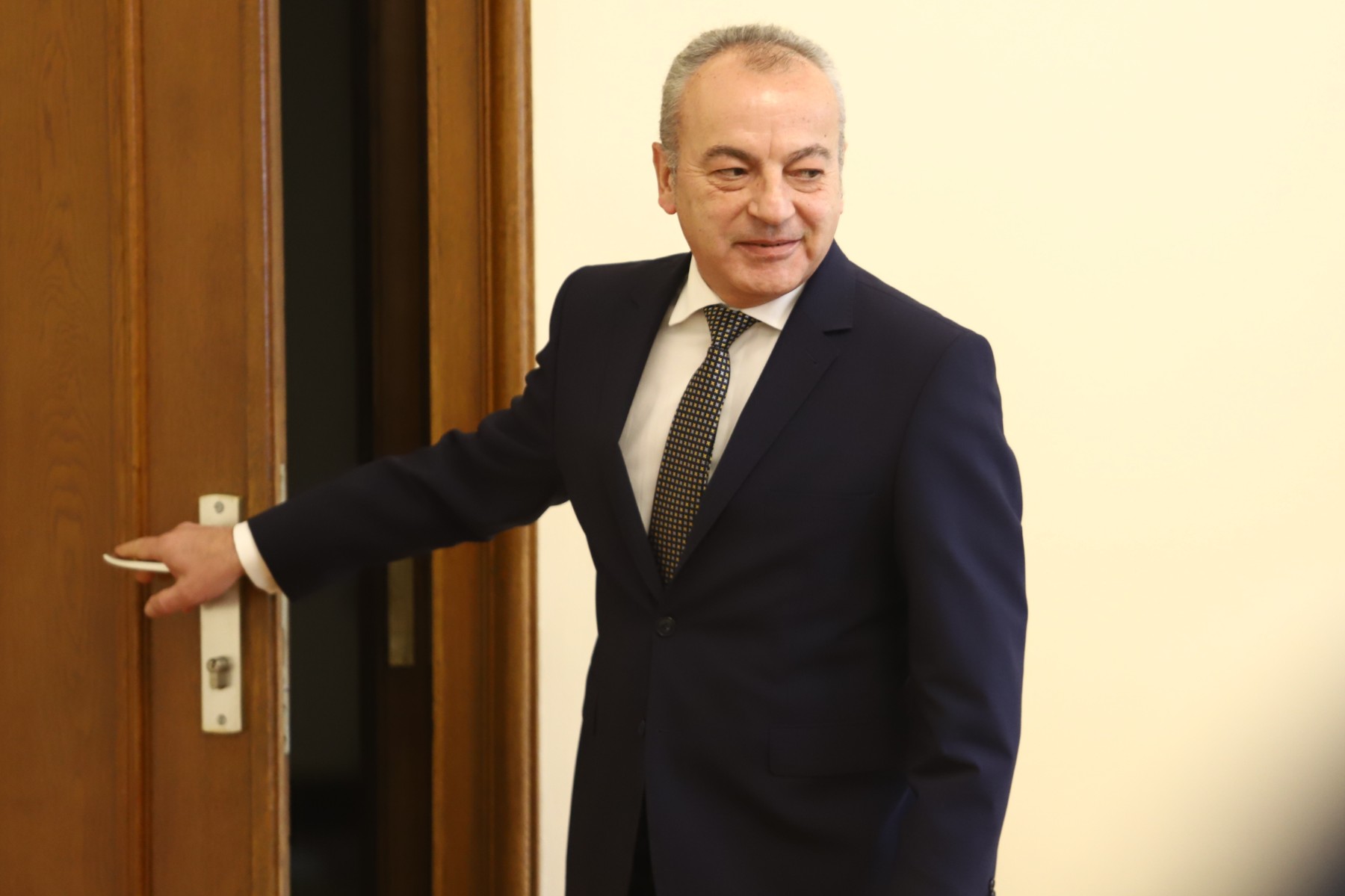 Донев проверява напредъка по изграждането на Националната детска болница в София