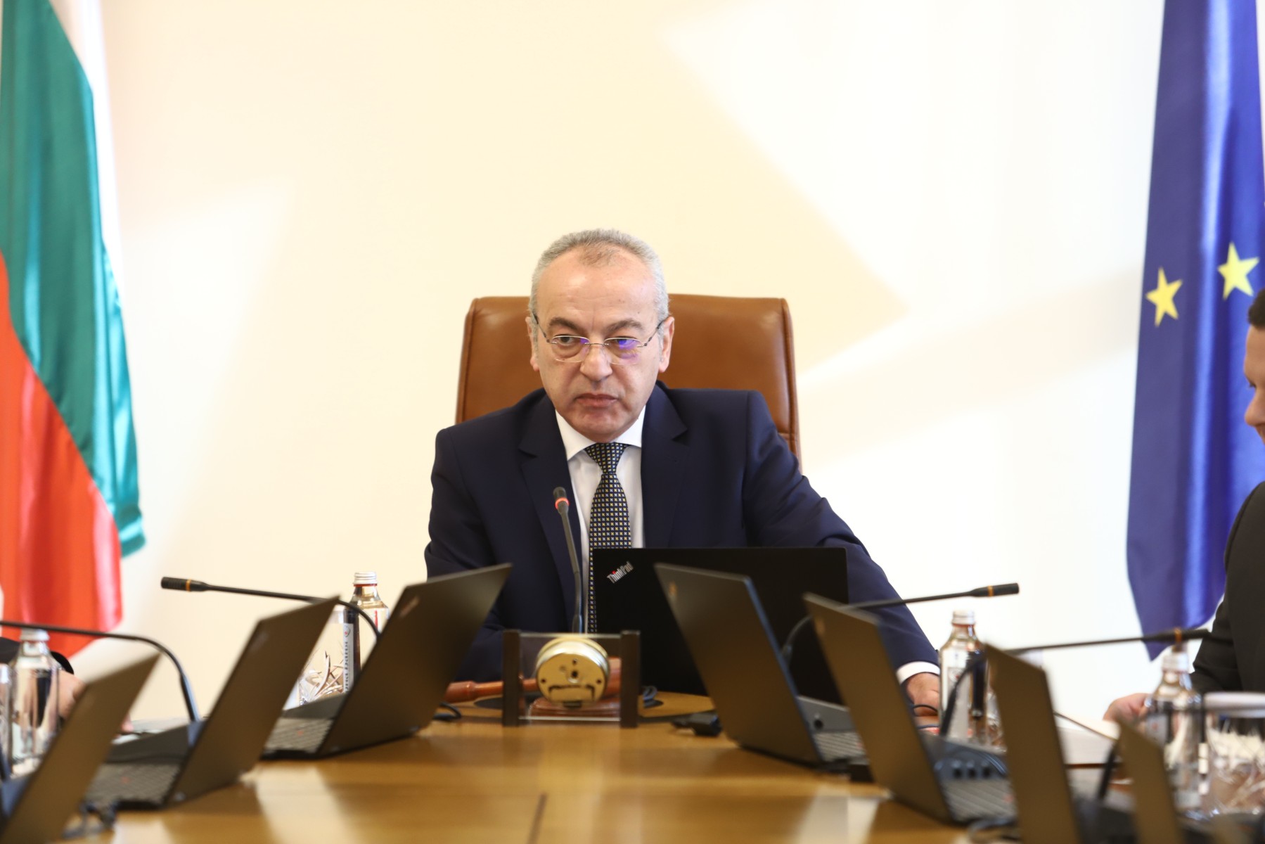 Донев: Ще изразим протест за издирването на Христо Грозев