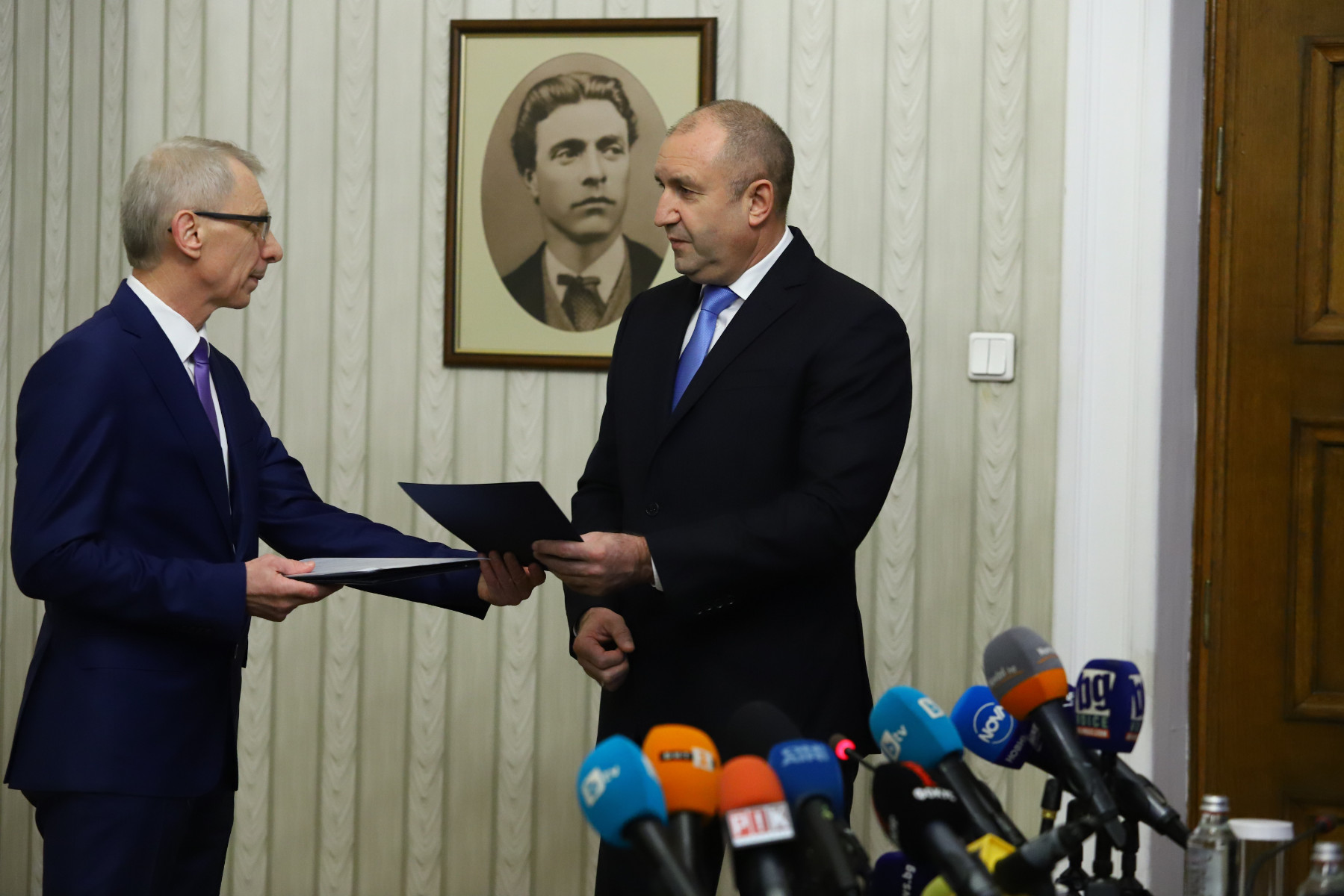 President Radev hands We Continue the Change second mandate for the formation of a government