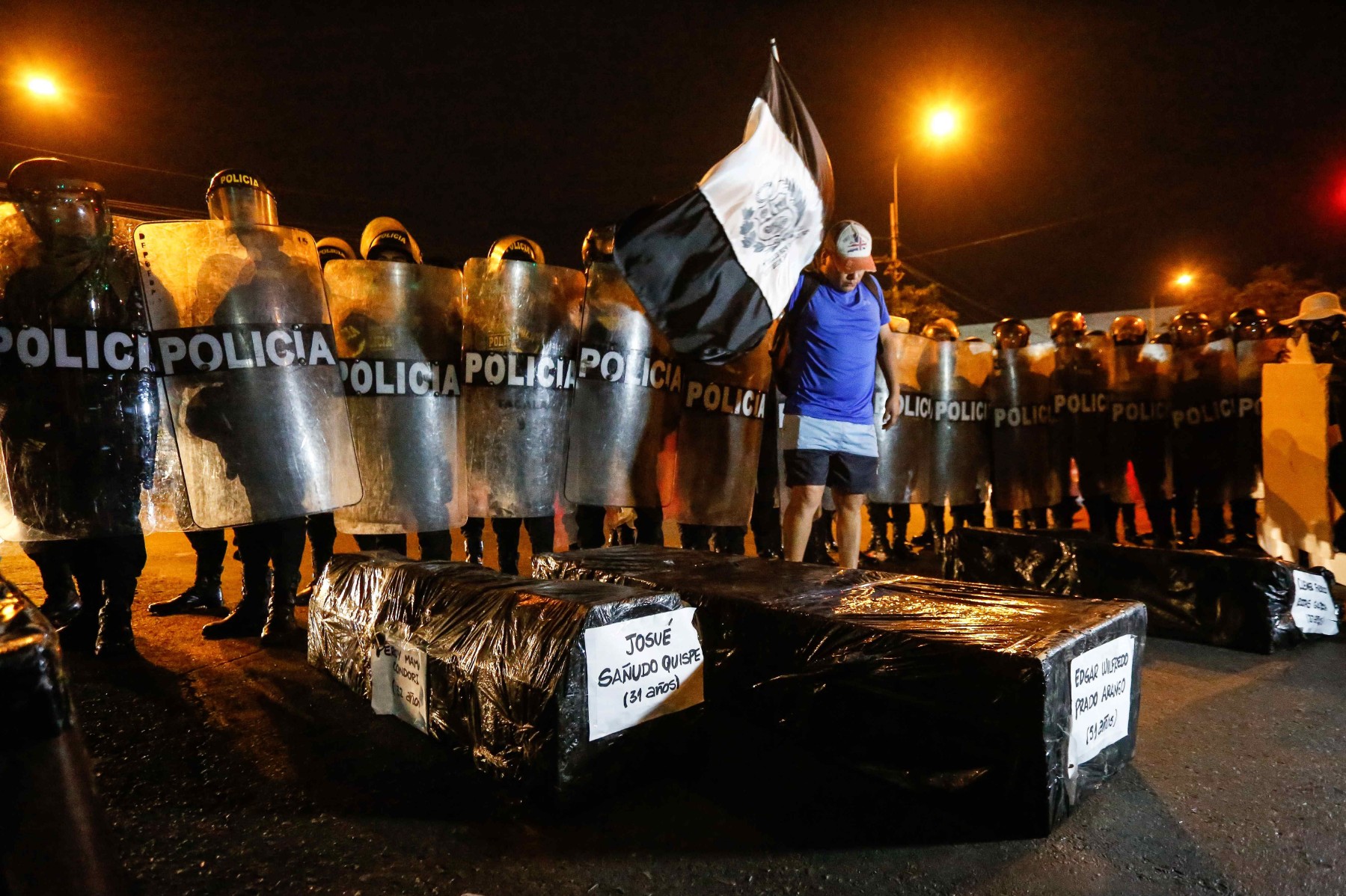 Перу обявява извънредно положение в Лима заради протестите