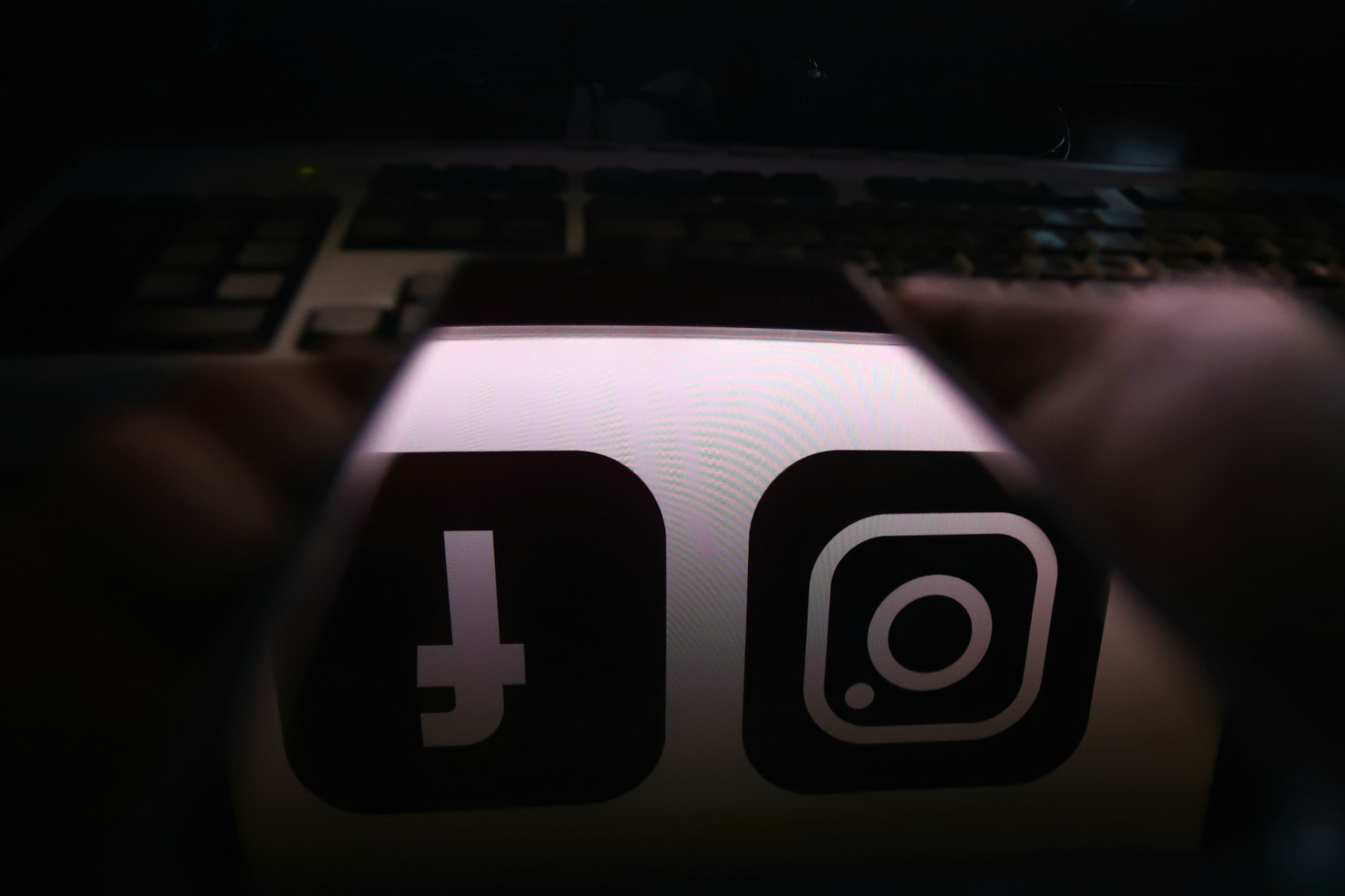 Instagram и Facebook въвеждат плащане за верификация на акаунт