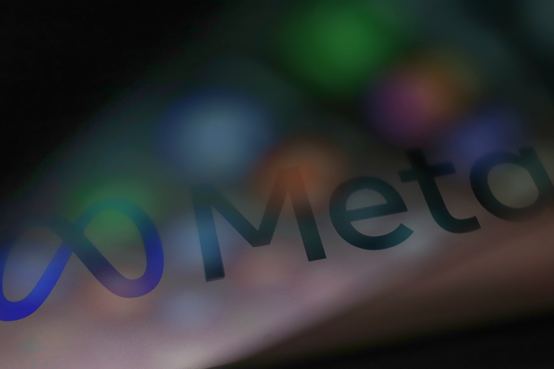 Meta работи по нова социална платформа – конкурент на Twitter