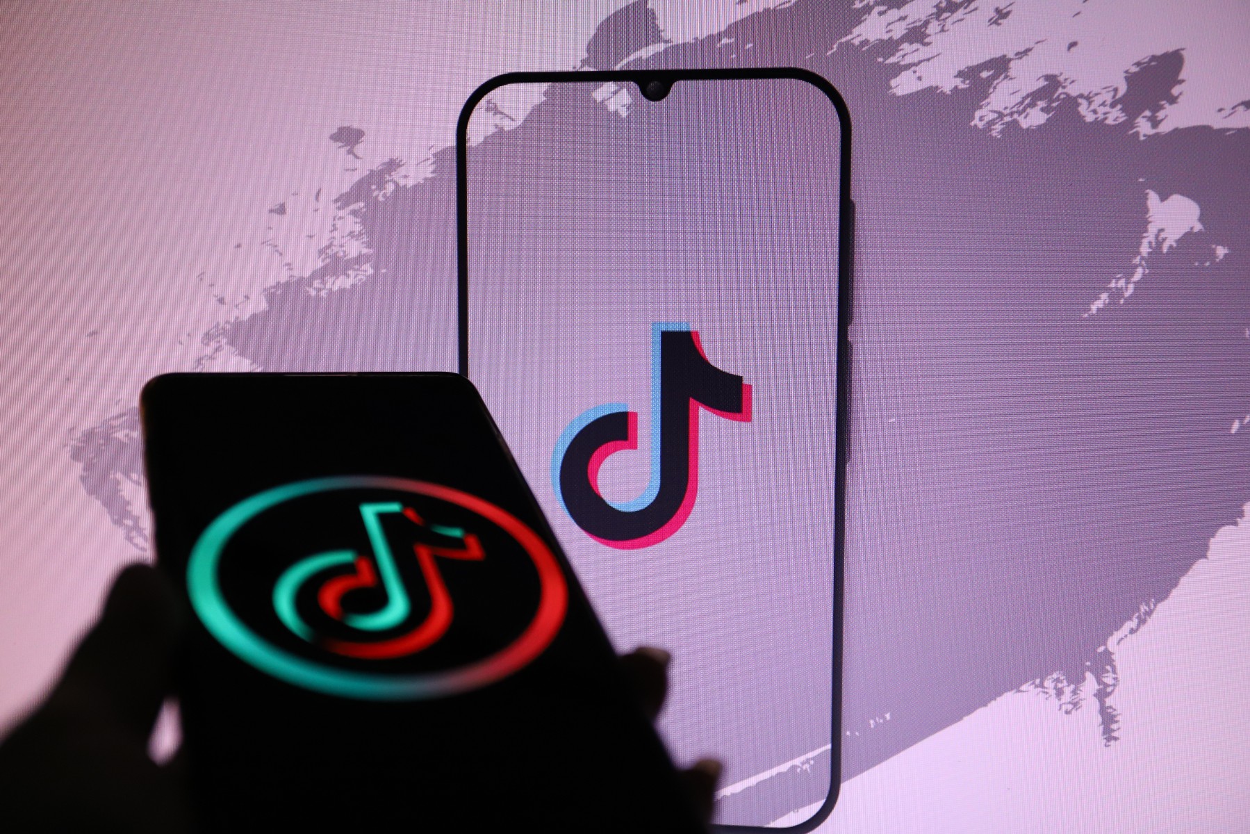 Европейската комисия забранява TikTok за своите служители