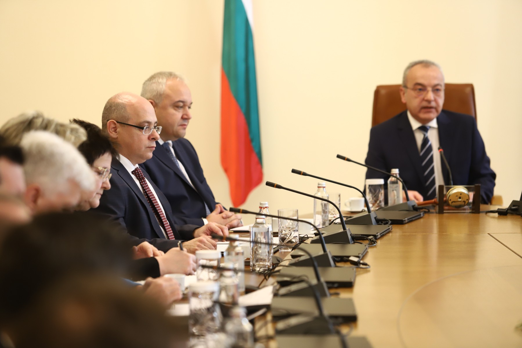 Донев: Изговориха се много думи, редуваха се обвинения и обещания, а хората очакваха действия