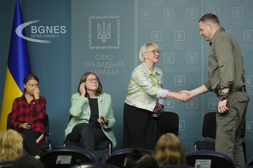 Зеленски се срещна с Тунберг и група, разследваща престъпления срещу околната среда