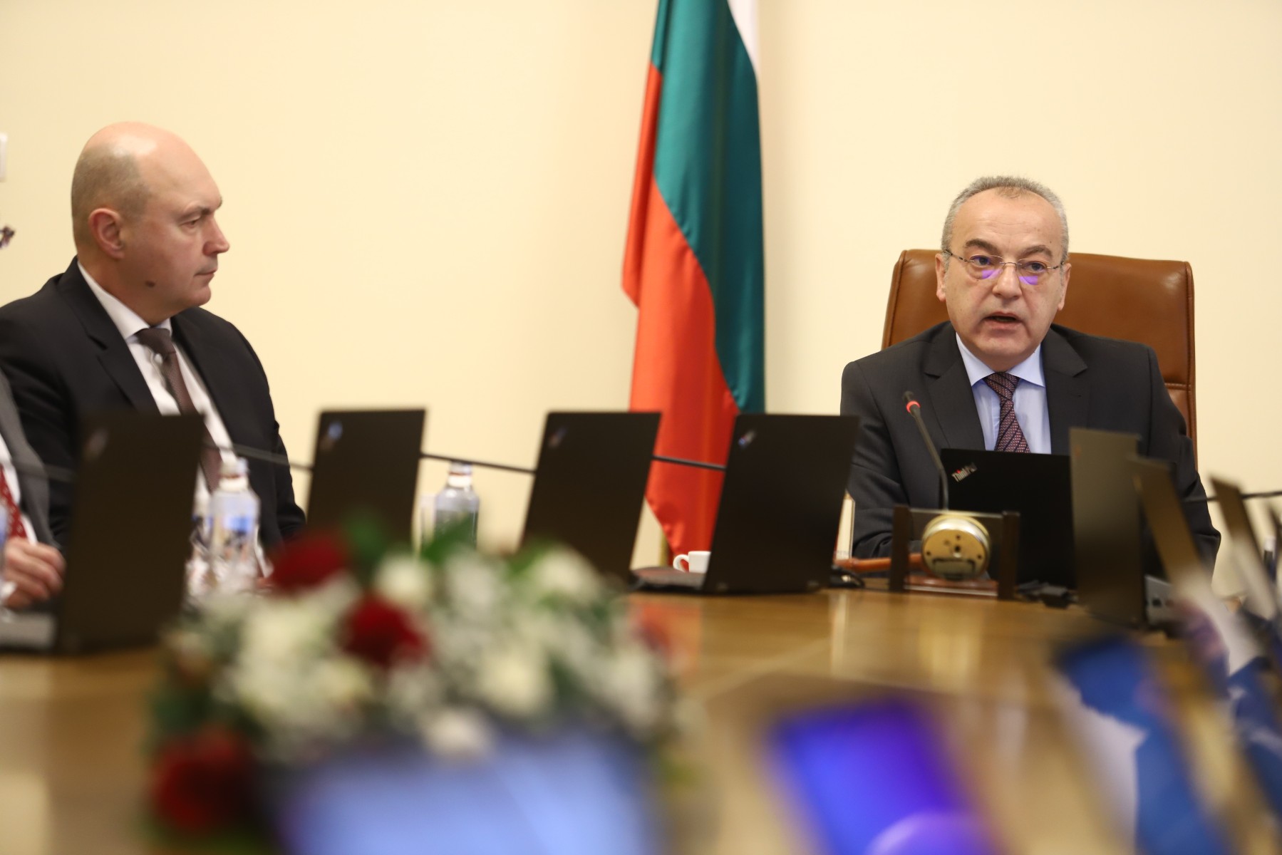 Донев: Държавата се управлява с решения и поемане на отговорност за тях, а не с тълкувания и предположения