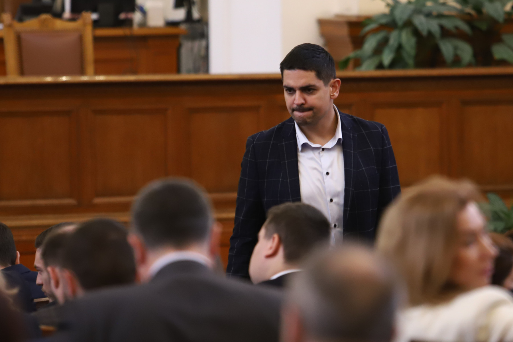 Прокуратурата иска имунитета на Радостин Василев, заплашвал и принуждавал депутатка да напусне парламента