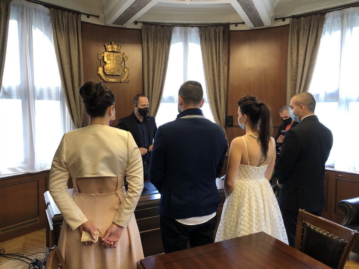 Първа "извънредна" сватба в община "Триадица", лично кметът венча влюбените